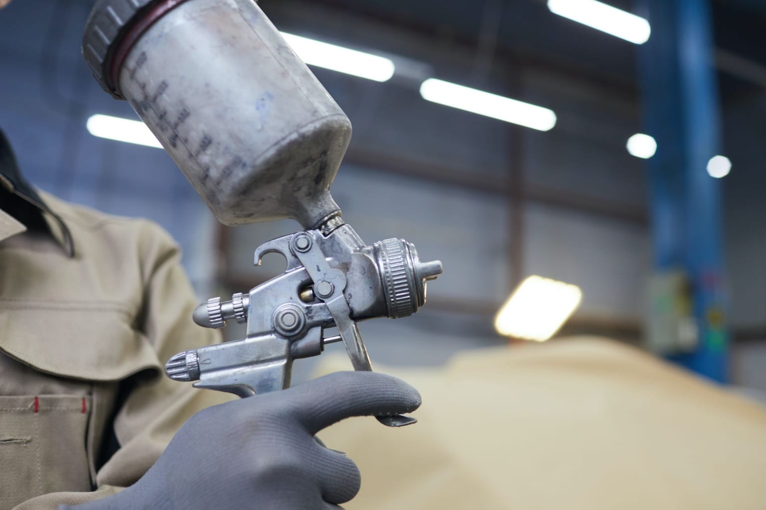 Oberflächenbehandlung von Kunststofftrays_Nachbearbeitung Thermoforming